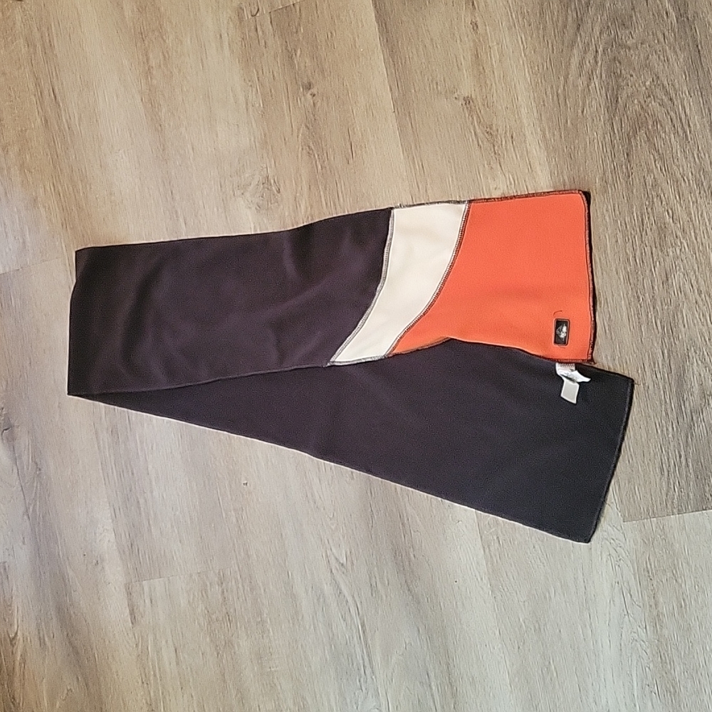 Children place grey/ orange/white fleece scarf